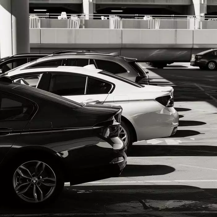 voitures gares parking port 700x700